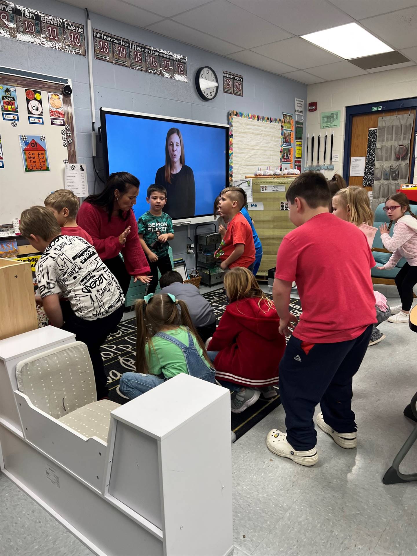 1st grade practicing sounds with song and dance