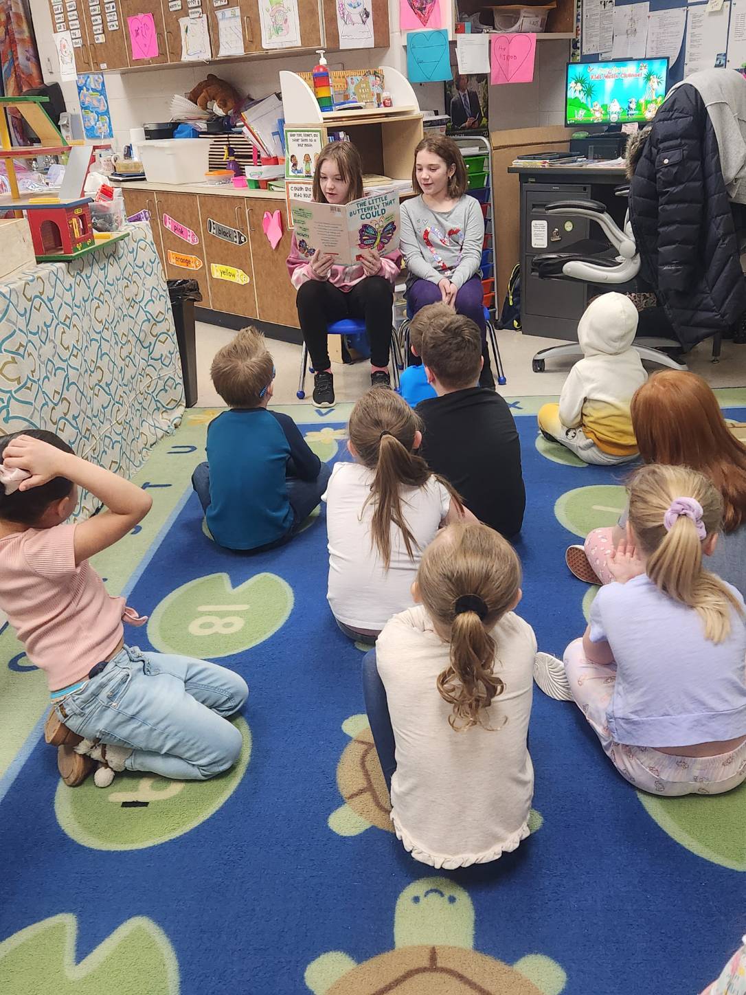 3rd grade students read to preschool