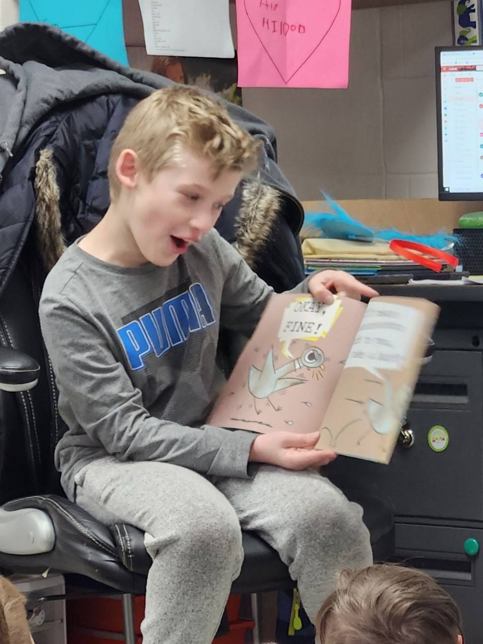 3rd grade students read to preschool