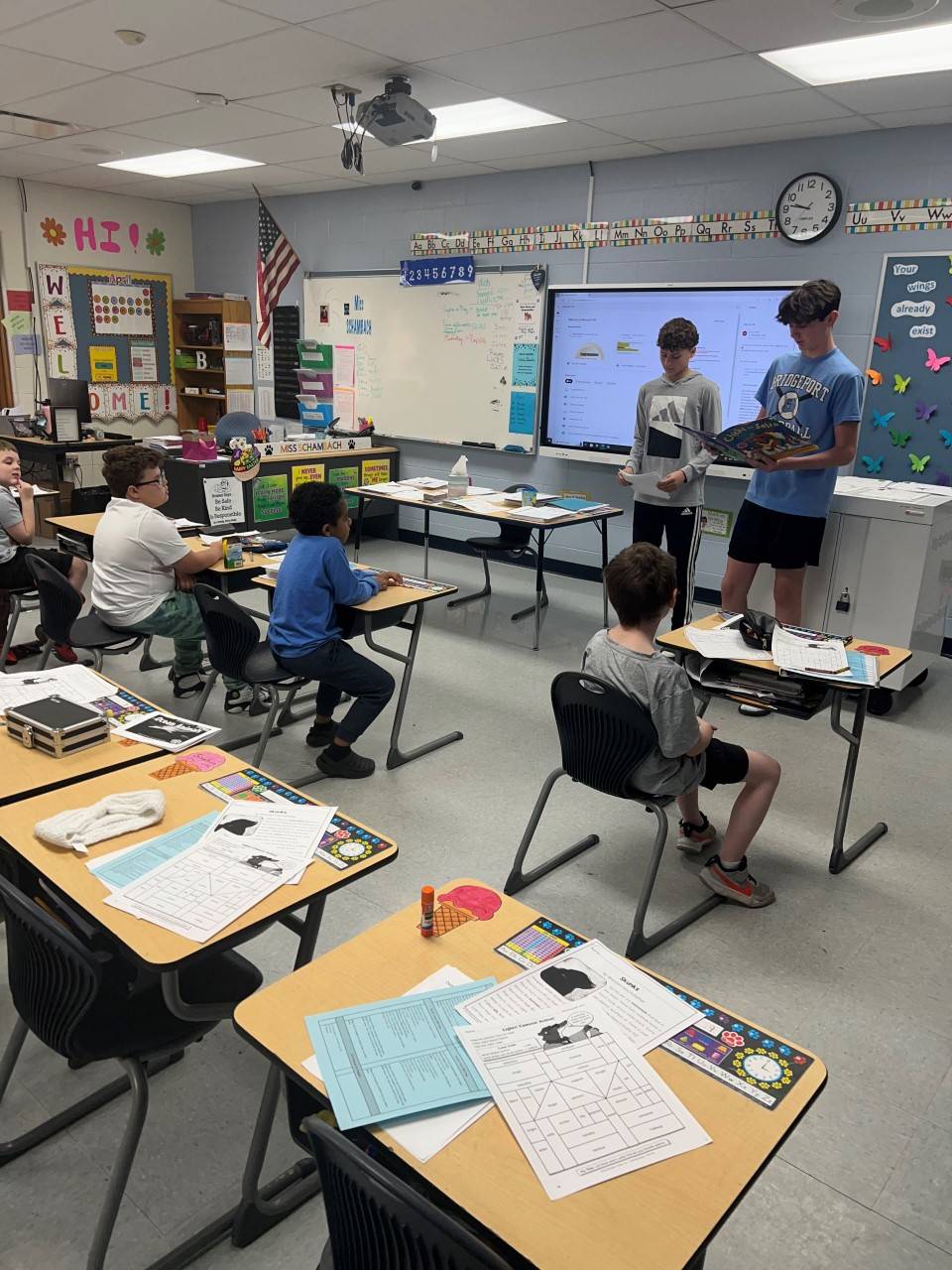 middle school students reading to 2nd grade
